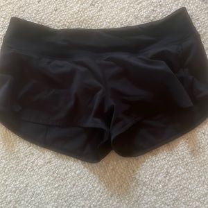 Lululemon size 10, speed up short